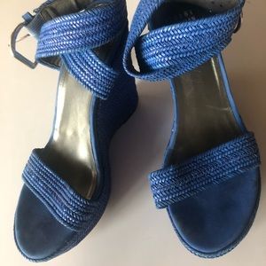 Stuart Weitzman 8.5 blue woven leather sandals